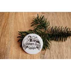 Pittyes2es és Gyufa új logó kitűző